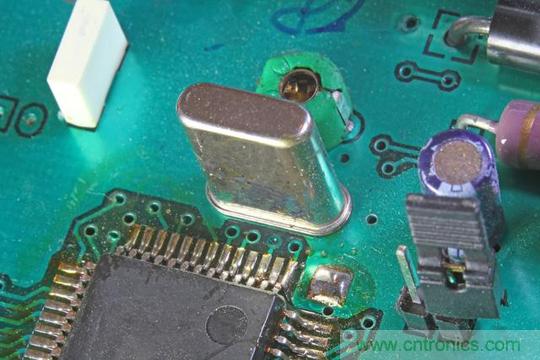 淺談晶體晶振區(qū)別、應(yīng)用范圍及用法