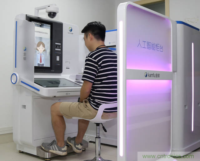 探路政務(wù)辦事柜臺(tái)&ldquo;無(wú)人化&rdquo;，引領(lǐng)&ldquo;互聯(lián)網(wǎng)+政務(wù)&rdquo;革新