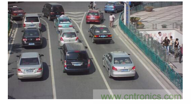 如何在車流涌動的道路上運(yùn)用監(jiān)控系統(tǒng)？