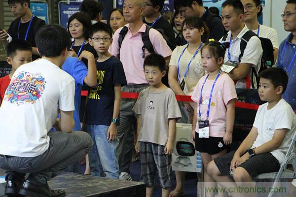 WAIE大戰(zhàn)&ldquo;利奇馬&rdquo;，3萬(wàn)真粉如約駕臨&ldquo;WAIE 2019第四屆上海國(guó)際人工智能展覽會(huì)&rdquo;