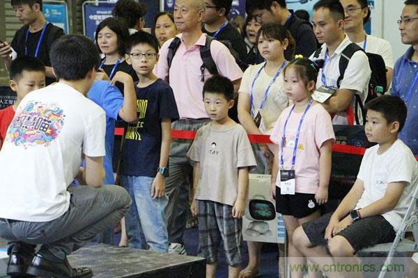 明年再見！&ldquo;WAIE 2019第四屆上海國際人工智能展覽會暨人工智能產(chǎn)業(yè)大會&rdquo;完美落幕！