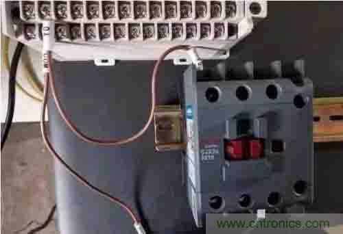 PLC的輸出方式:繼電器和晶體管 PLC的輸出方式:繼電器和晶體管