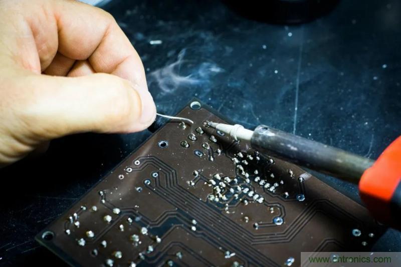 如何引腳接地十字焊盤，過(guò)孔完全接地?