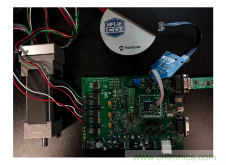 如何使用降階隆伯格觀測(cè)器估算永磁同步電機(jī)的轉(zhuǎn)子磁鏈位置？