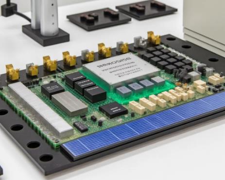 無纜智能終端的能源進化論：破解微型設(shè)備供能困局