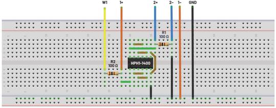   材料  ? ADALM2000主動學習模塊 ? 無焊試驗板和跳線套件 ? 一臺HPH1-1400L 6繞組變壓器 ? 一臺HPH1-0190L 6繞組變壓器 ? 兩個100 Ω電阻  說明  在無焊試驗板上構(gòu)建圖2所示的電路。需要使用此設(shè)置來測量初級/次級匝數(shù)比為1:1的三種不同配置下，兩個變壓器型號各自的頻率響應。兩個紅色箭頭表示在初級和次級使用同一個線圈的配置中連接源電阻和負載電阻的位置。藍色箭頭對應的是在初級和次級使用兩個串聯(lián)線圈的配置。綠色箭頭對應的是在初級和次級使用三個串聯(lián)線圈的配置。